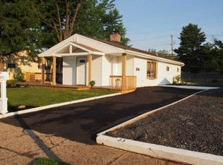23 Young Birch Rd, Levittown, PA 19057