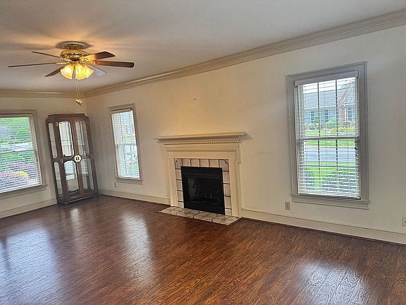 4th image of 2401 Tuxedo Pl