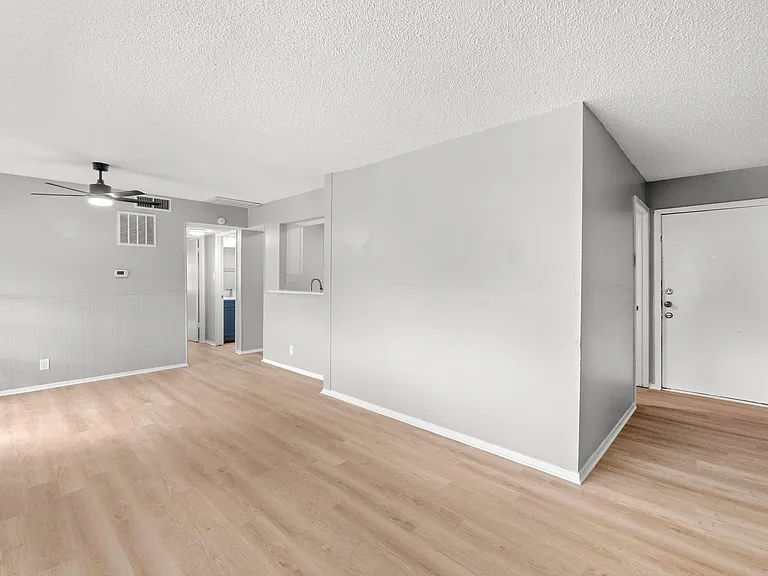 8903 Parkfield Dr #203 — Photo 3