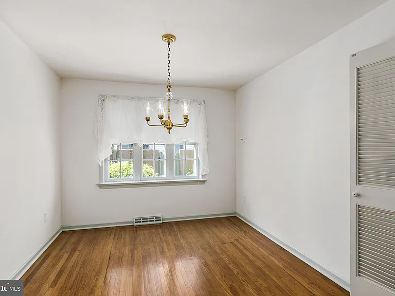 139 E 3rd St — Photo 6