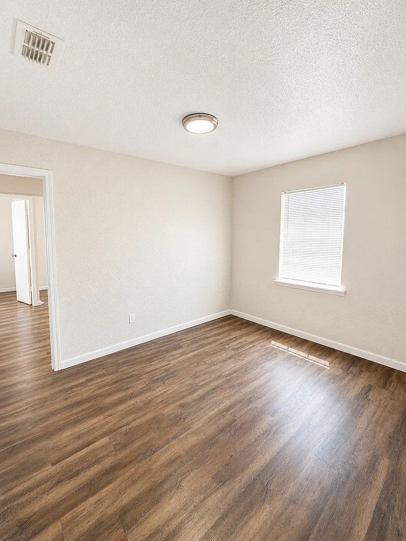 4215-B 35th Street — Photo 4