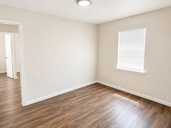 4th image of 4215 35th St APT B