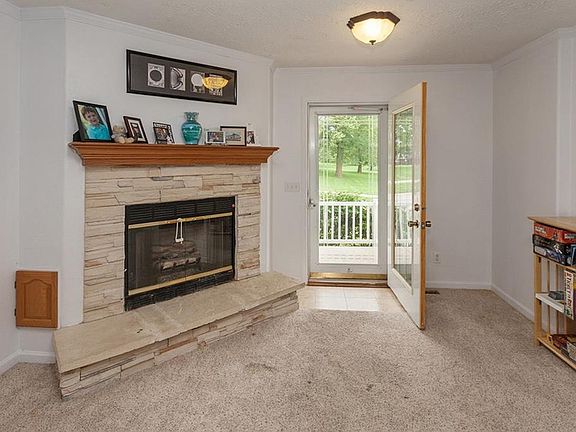 4th image of 214 E Douglas St