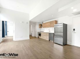 1075 Market St