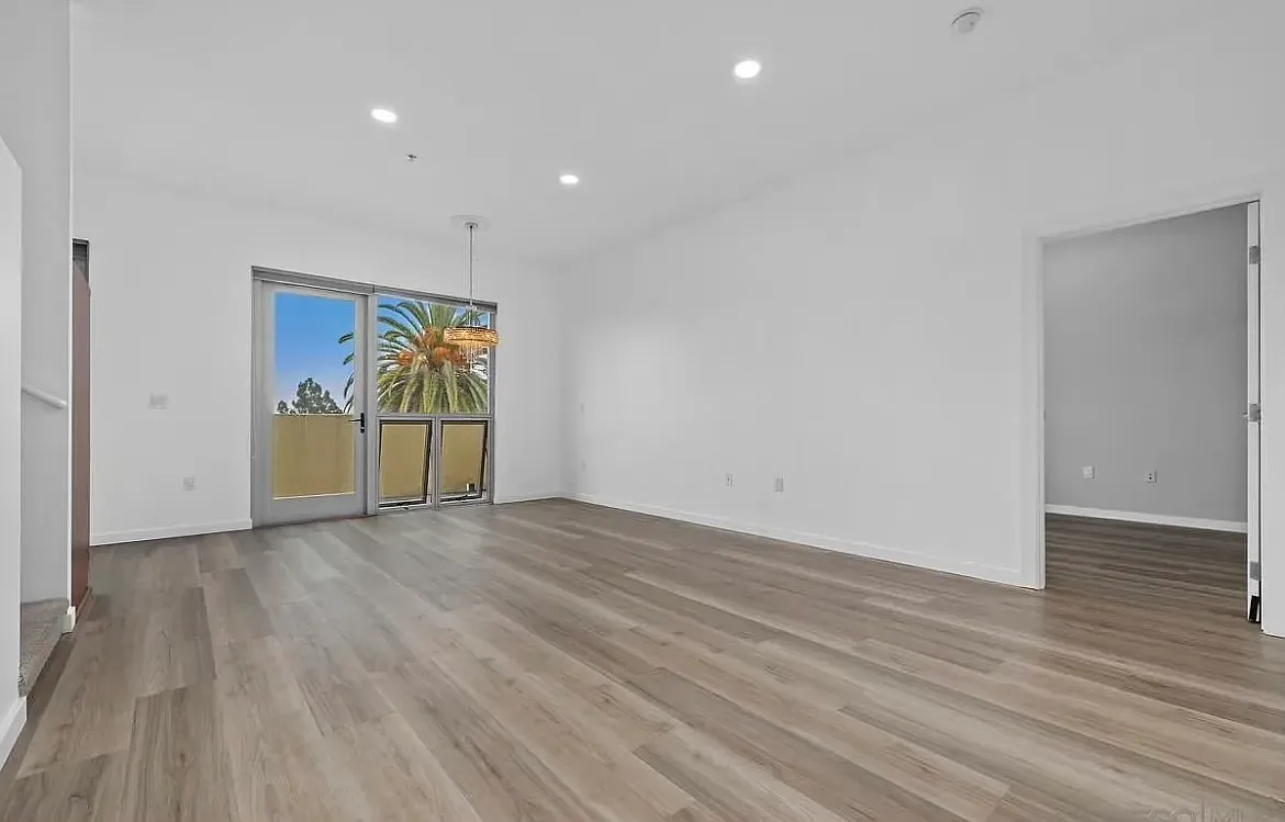 2 bed, 1030 sqft, $3,800 — Photo 2