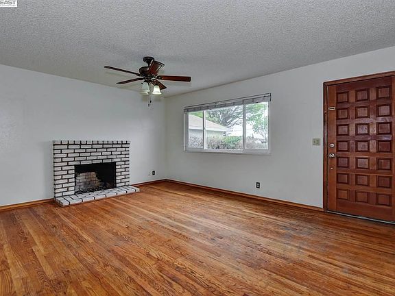 3rd image of 1694 Berrywood Dr