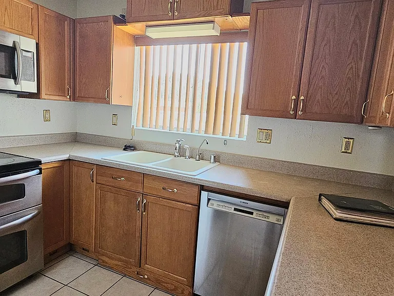8475 Selma Ln — Photo 10
