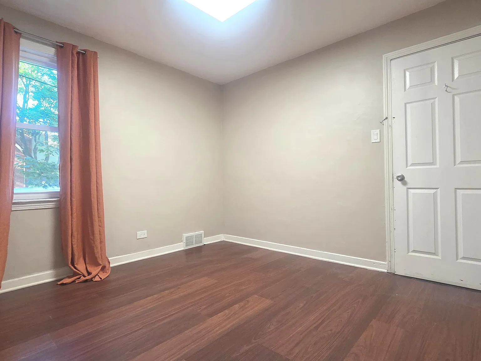 2 bed, $1,800 — Photo 4