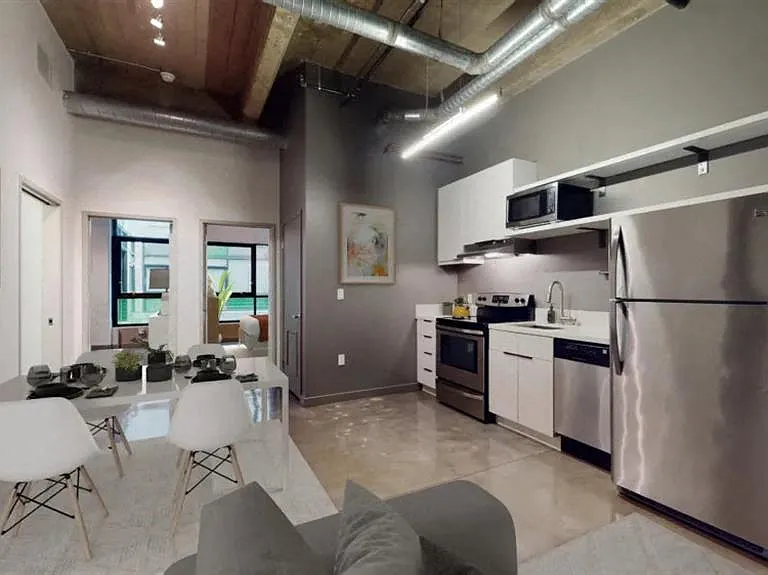 The Broadway Lofts — Photo 16