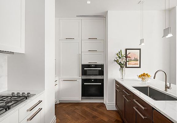 5th image of 235 W 75th St #504