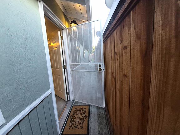 4th image of 512 Hurlingame Ave
