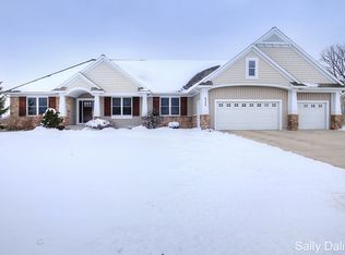 8390 Golfside Dr, Jenison, MI 49428