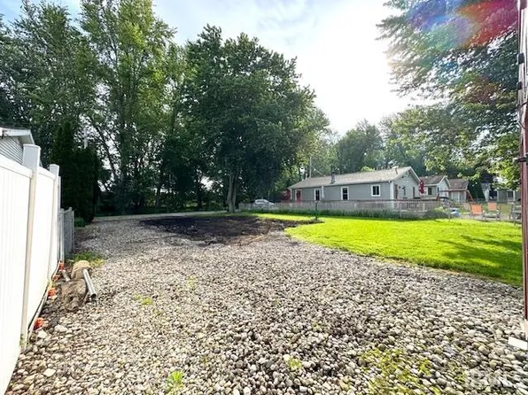 5055 E Summerholme Dr, Knox, IN 46534