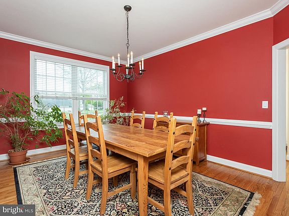 5th image of 2201 Grasslyn Ave