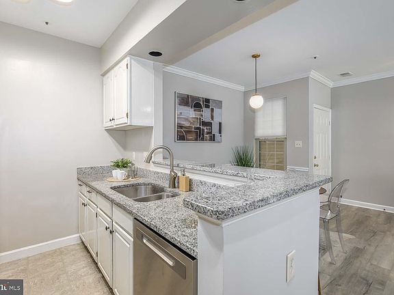 4th image of 5905 Barbados Pl APT 103