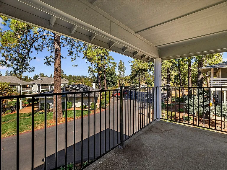Villa Monterey Apartments — Photo 58