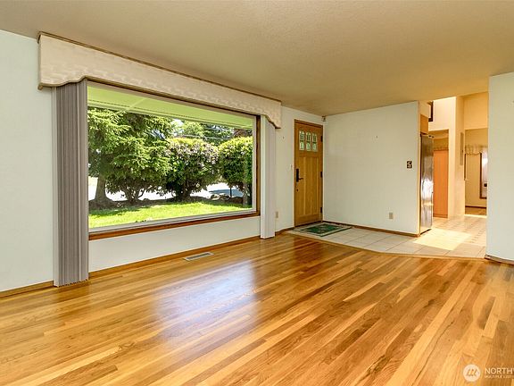 4th image of 20123 4th Avenue S