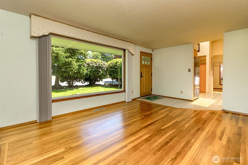 4th image of 20123 4th Avenue S