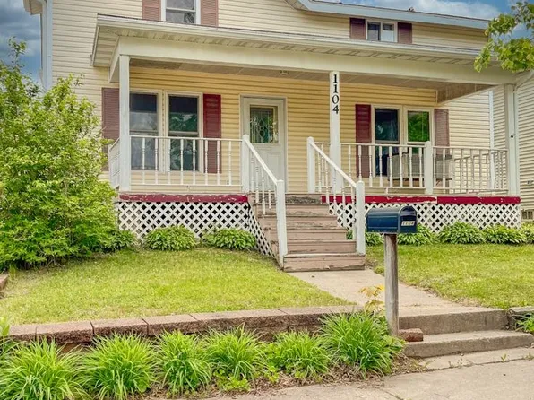 1104 Nassau St, New London, WI 54961