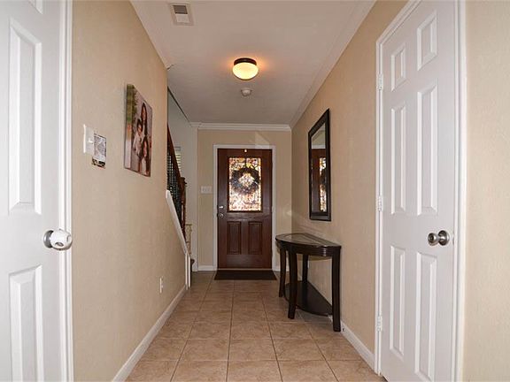 3rd image of 915 Bandon Ln