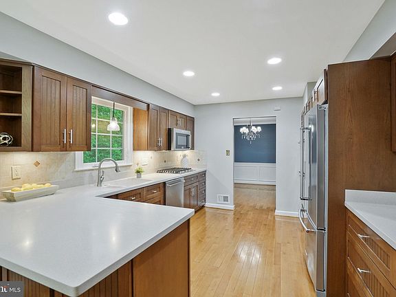 5th image of 13227 Coralberry Dr