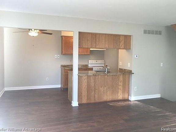 4th image of 1482 Mariner Dr #109