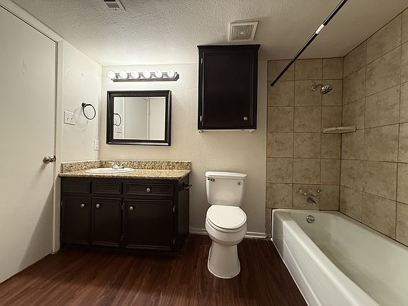 5th image of 1036 McKinley St #St103