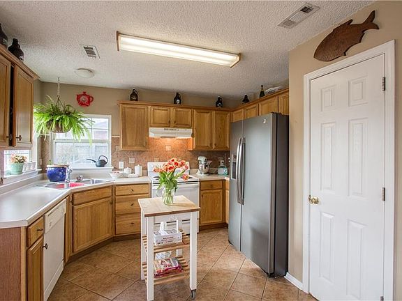 5th image of 1532 N Fieldstone Ave