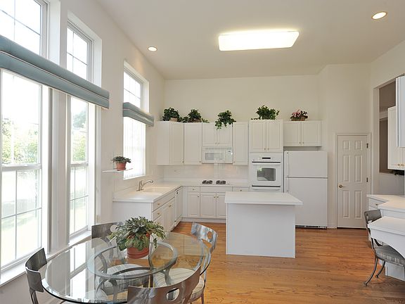 4th image of 503 Pebble Beach Ln
