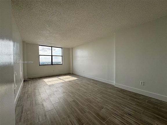 4th image of 1470 NE 123rd St #Aph2