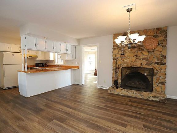 3rd image of 430 Kirkwood Dr