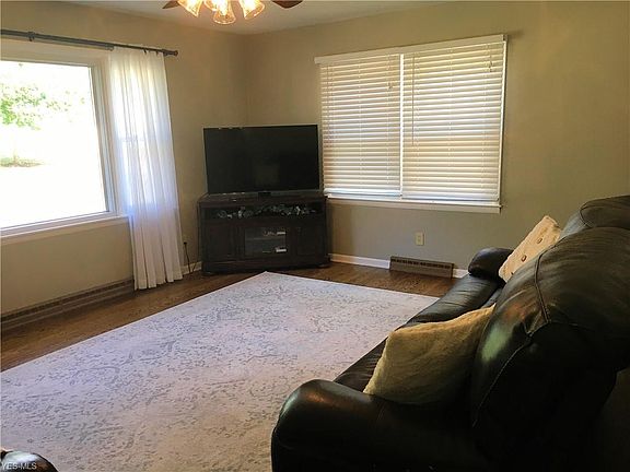 3rd image of 2601 Windsor Ave