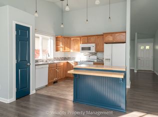 146 NW 25th St, Redmond, OR 97756