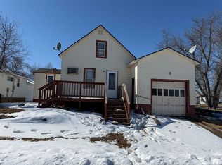 103 N 9th St, Wishek, ND 58495