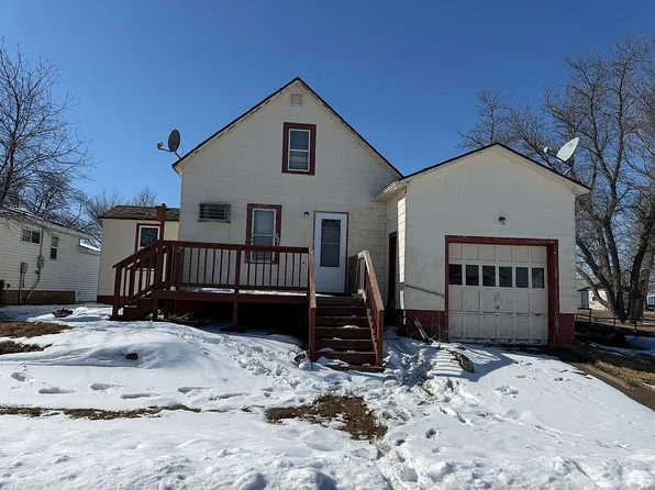 103 N 9th St, Wishek, ND 58495