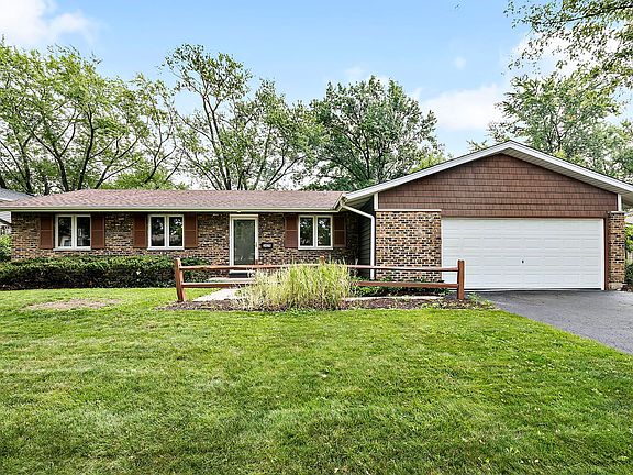 3rd image of 2429 Jackson Dr