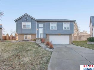 18616 T Cir, Omaha, NE 68135