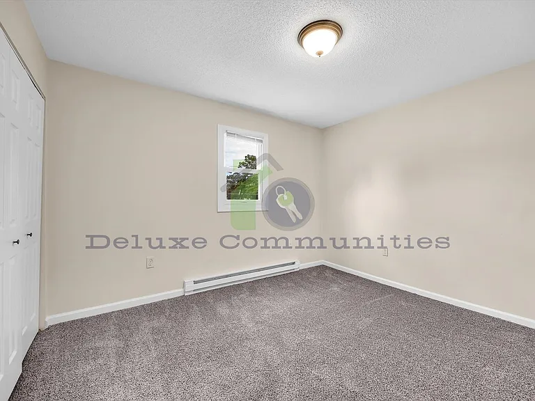 404 Russell St — Photo 17