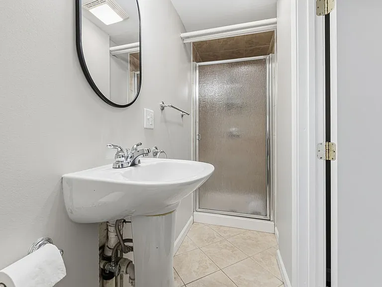 1789 Kings Ct #B — Photo 23
