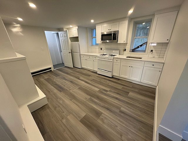 1st image of 156 Brook St #1R