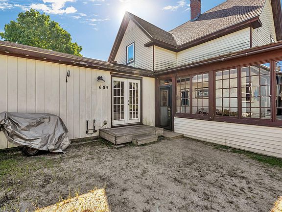 3rd image of 685 Prospect Avenue