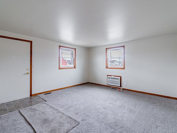 4th image of 2146 Porter Ave