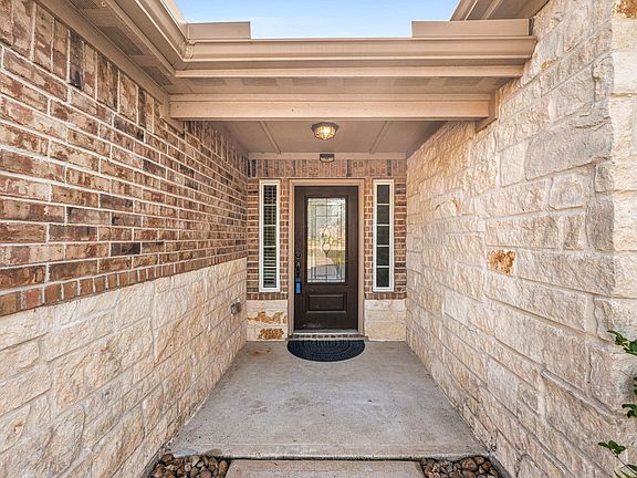 4th image of 18803 Maverick Ranch Rd E