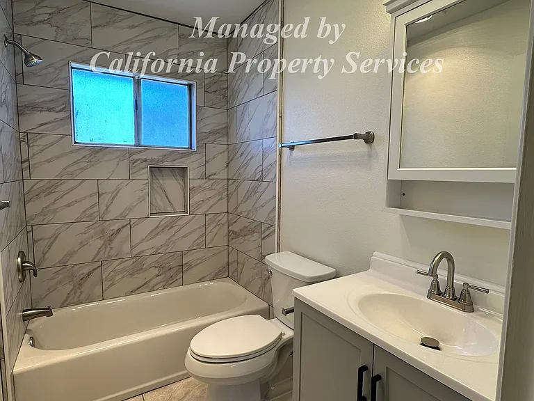 188 N Elm St #2B — Photo 8