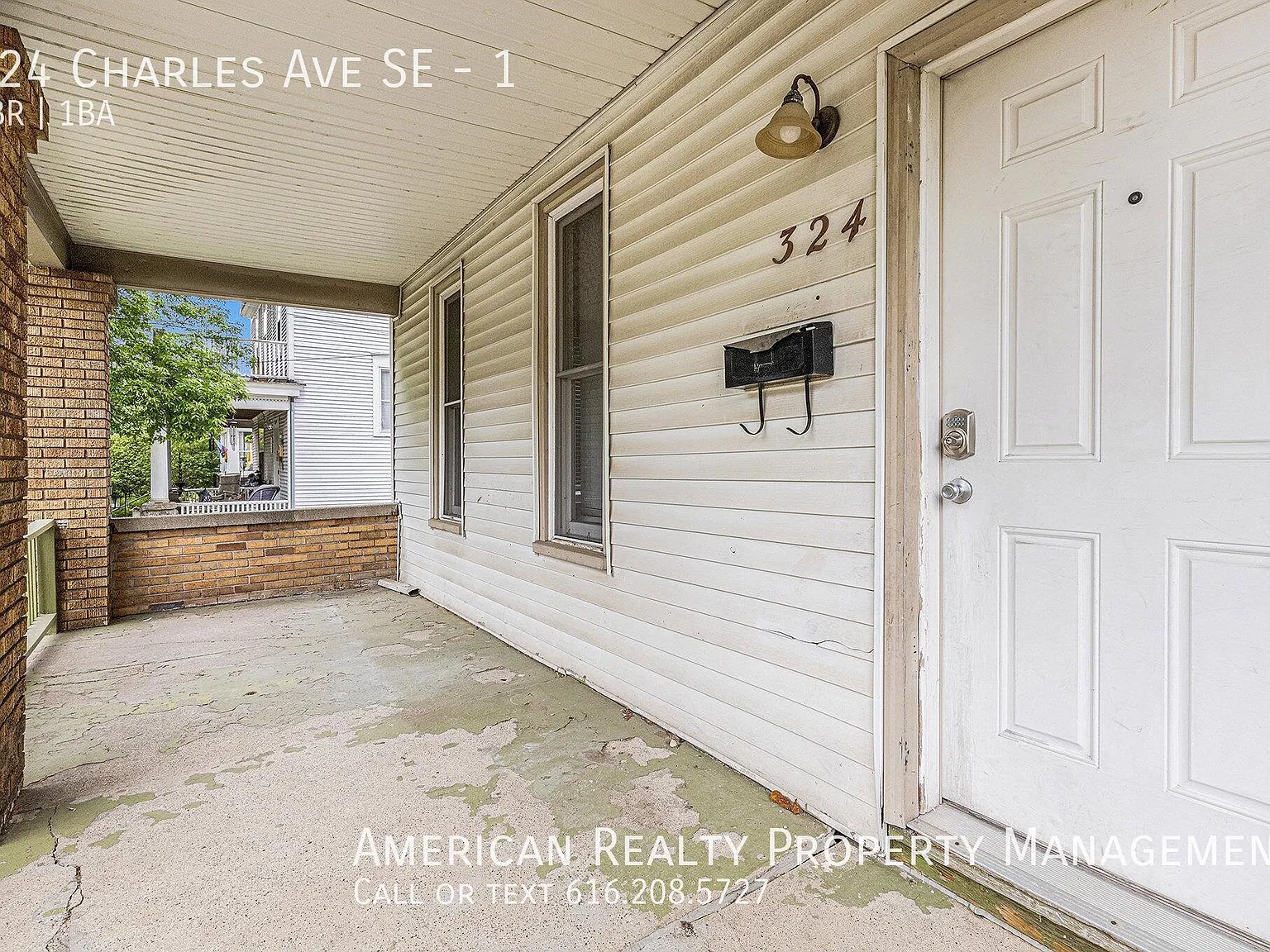 324 Charles Ave SE — Photo 2