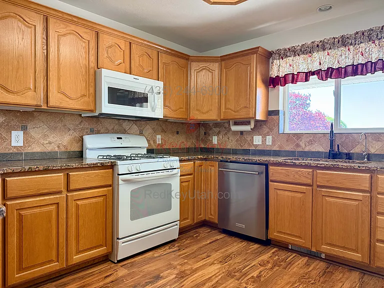 1602 Breeze Dr, Lake Point, UT_05042026