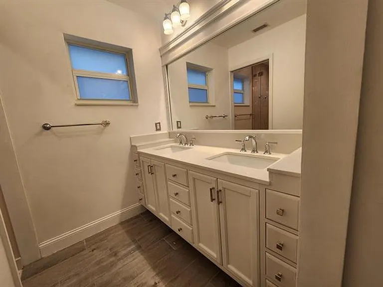 250 E Riverbend Dr — Photo 16