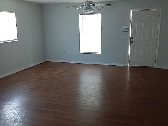 3rd image of 657 Avenue E NW