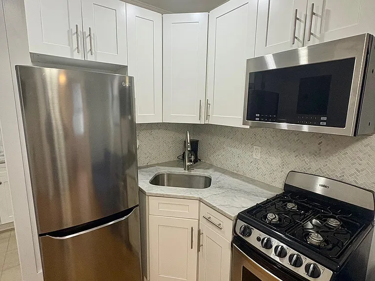 216 E 36th St #6R — Photo 5