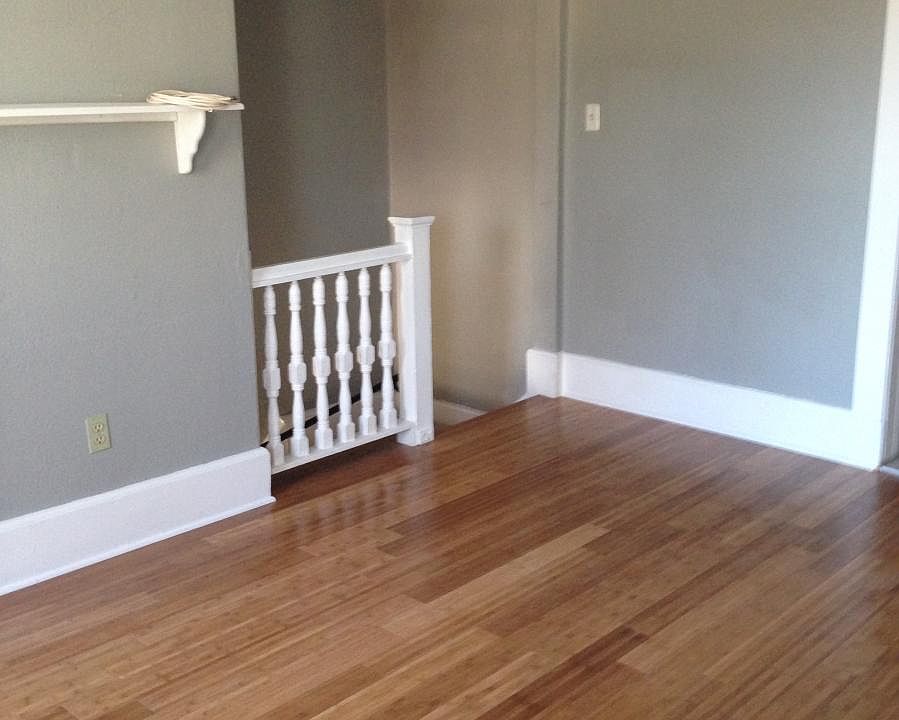 LIVING RM.